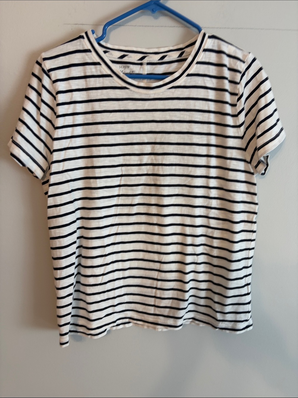 J. Crew Girlfriend White Tee with navy Horizontal Stripes. 💯 cotton. Large.